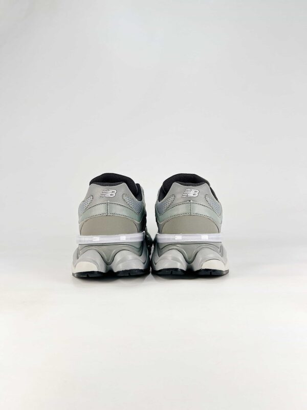 zapatillas-new-balance-9060-gris-vista-detras