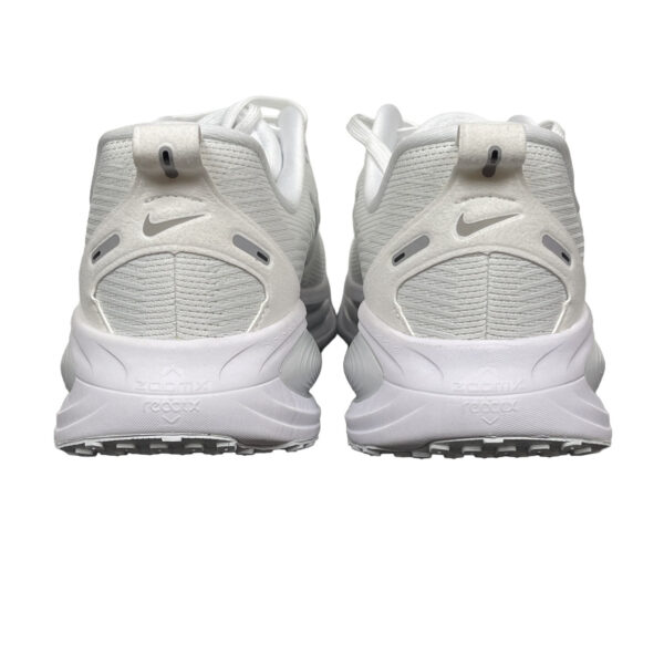 zapatillas-nike-vomero-18-blanco-metalico-vista-detras