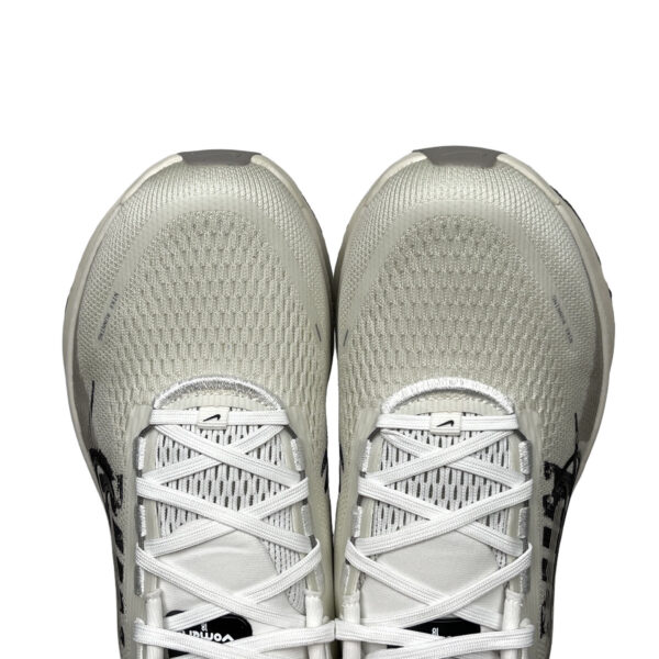 zapatillas-nike-vomero-18-blanco-vista-frontal