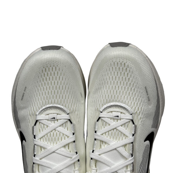 zapatillas-nike-vomero-18-coconut-vista-frontal