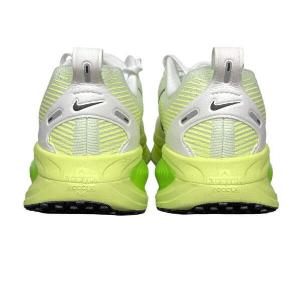 zapatillas-nike-vomero-18-electrico-vista-detras