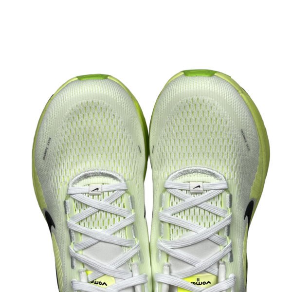 zapatillas-nike-vomero-18-electrico-vista-frontal