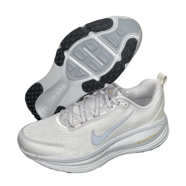 zapatillas-nike-vomero-18-gris-lateral-izquierdo