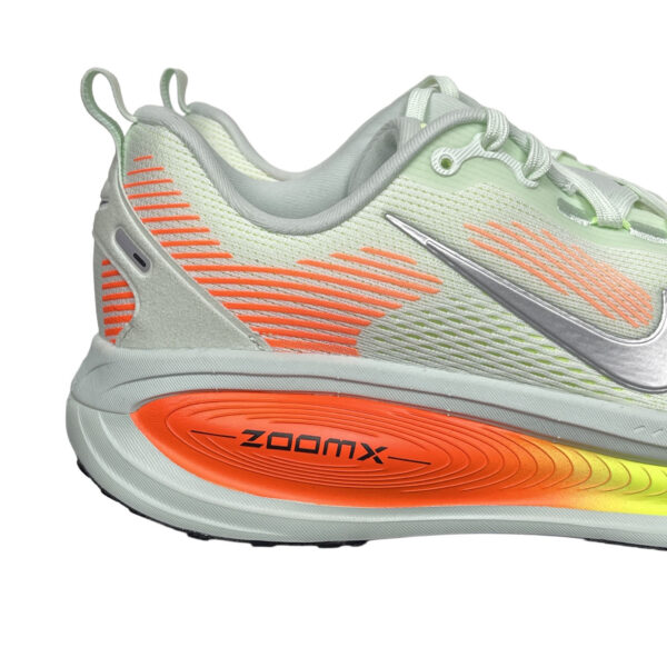 zapatillas-nike-vomero-18-menta-talon