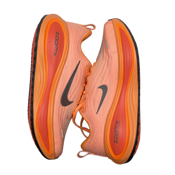 zapatillas-nike-vomero-18-naranja-lateral