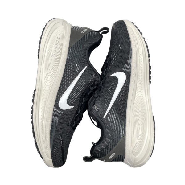 zapatillas-nike-vomero-18-negro-blanco-lateral