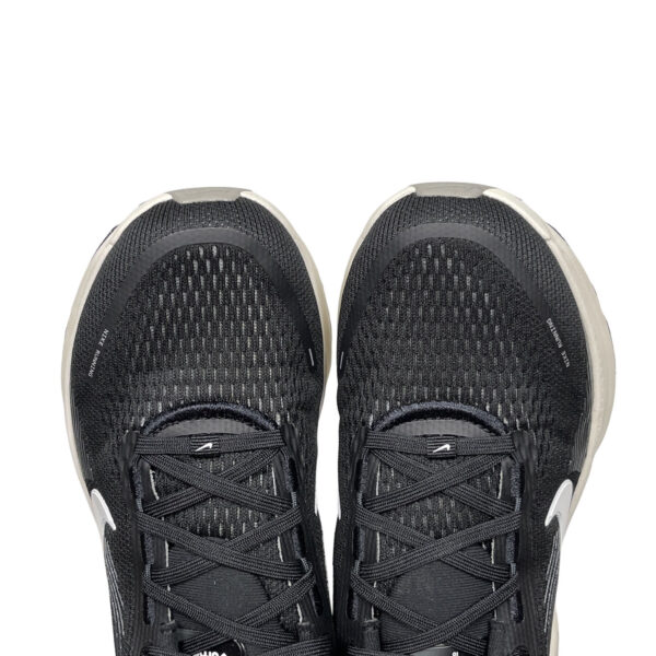 zapatillas-nike-vomero-18-negro-blanco-vista-frontal