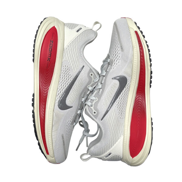 zapatillas-nike-vomero-18-tinte-platino-lateral