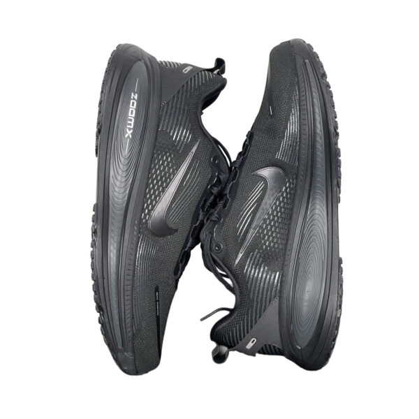 zapatillas-nike-vomero-18-triple-black-lateral