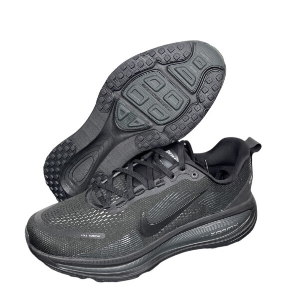 zapatillas-nike-vomero-18-triple-black-lateral-izquierdo