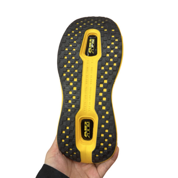zapatillas-nike-vomero-amarillo-suela