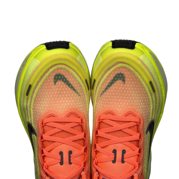 zapatillas-nike-vomero-plus-mango-vista-frontal