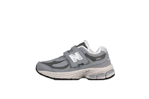 zapatillas-ninos-new-balance-velcro-lateral-izquierdo
